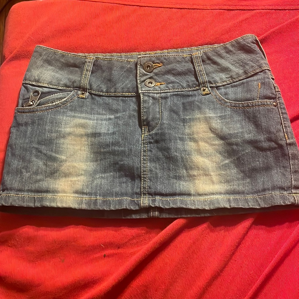 denim skirt with zipper detail